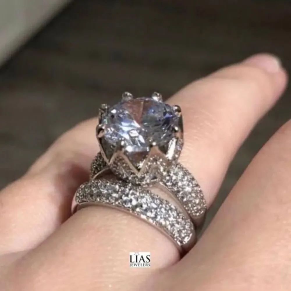 New 18k white gold wedding ring set